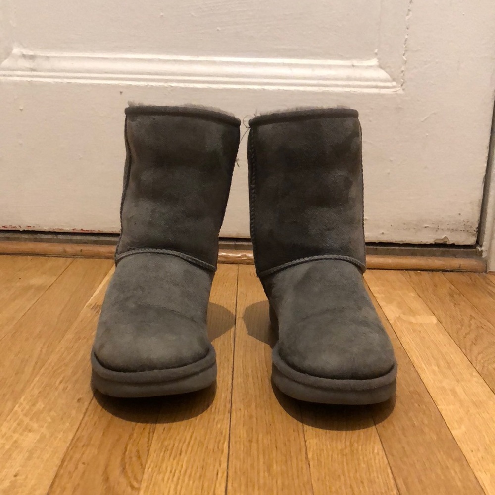 Ugg’s classic short boots in grey. Women’s size 8